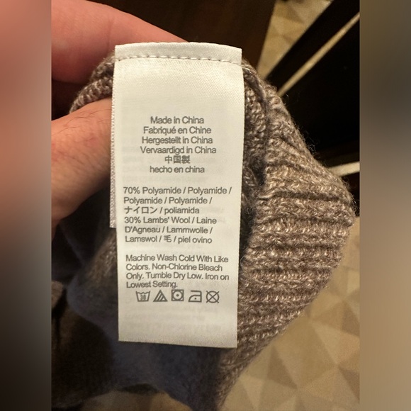 NWT NEVER WORN - Men’s Crewneck Sweater - Picture 4 of 4